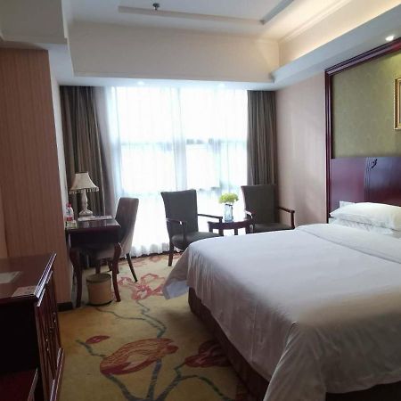 Vienna Hotel Chaozhou Plaza Exterior foto
